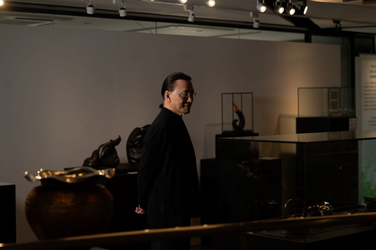 王俠軍是從琉璃吹製中體會手工之實的藝術家。（圖片來源：《生活工藝誌》第十二期）