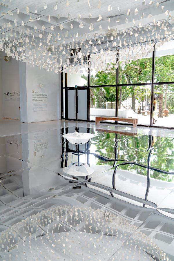 王俠軍在《漫、蔓、慢》展覽中，綜合了生活工藝與藝術性裝置，一次呈現工藝的微觀與巨觀，也象徵工藝不同層面漫延的意象。（圖片來源：《生活工藝誌》第十二期）