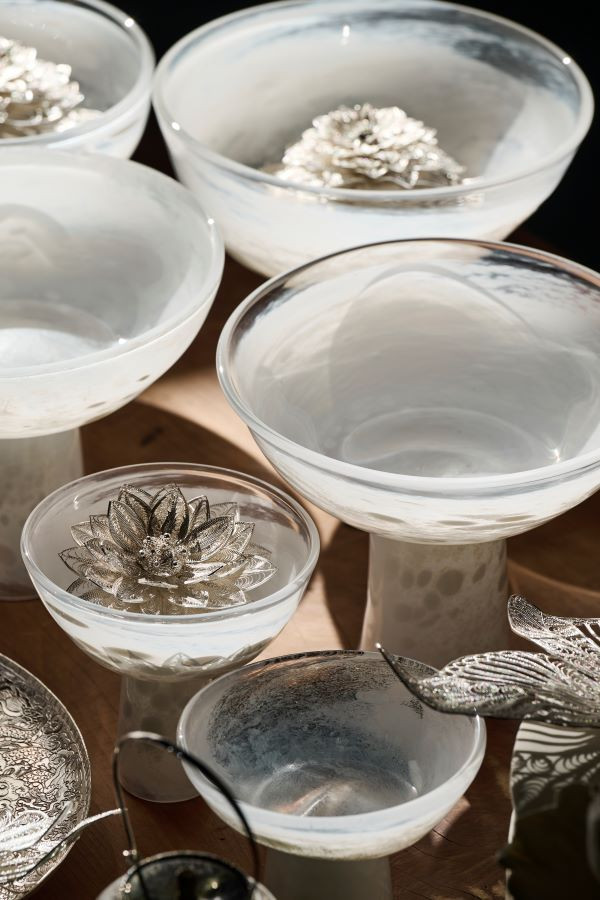 《位來》囊括了一百多位工藝師、多達逾三千件作品。大量不同材質的工藝品混合陳列出具有生活感的畫面，令人印象深刻。（圖片來源：《生活工藝誌》第十二期）