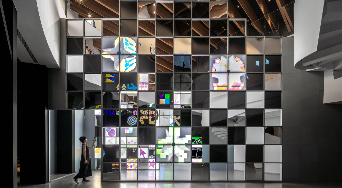 勤美術館2025冬季展《Input > Unknown》開展！拿起偏光鏡、穿越光影矩陣，進入想像力的平行視界