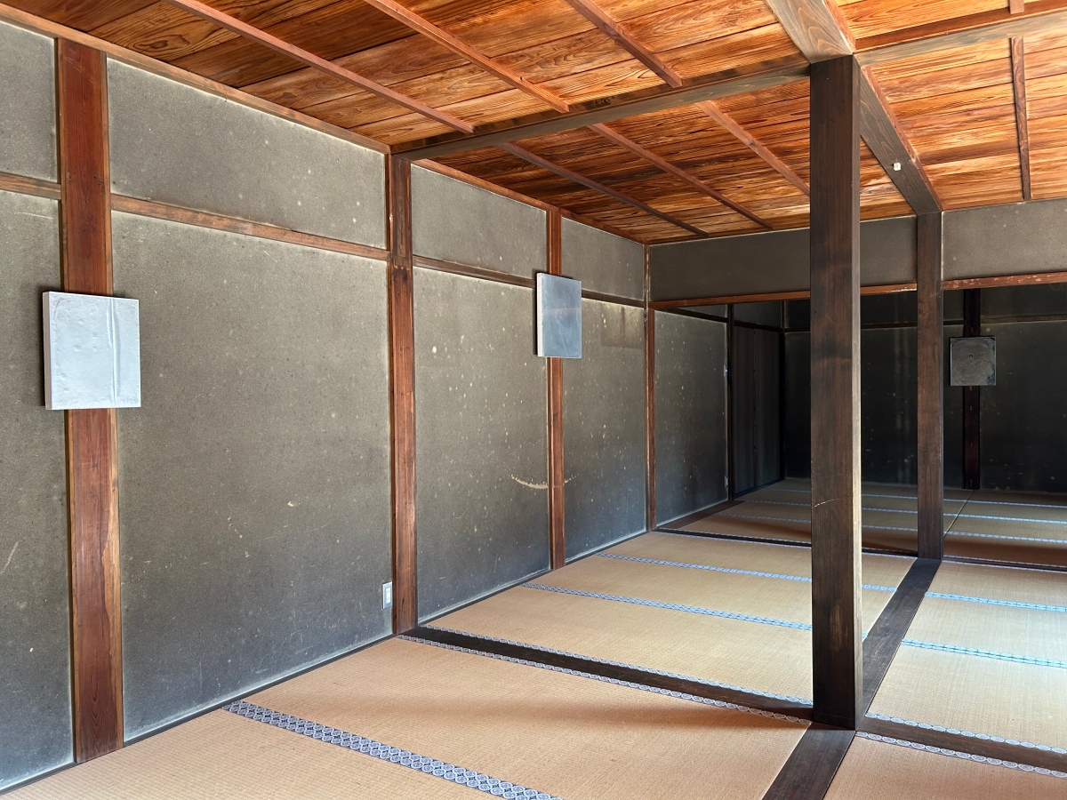 Carrie Yamaoka個展《Inside Out / Outside In》於曼殊院的展出一景。（攝影：張以潔）