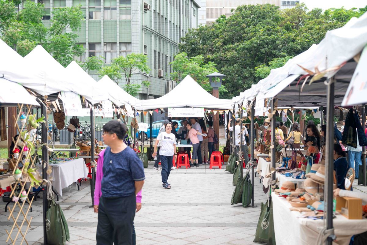 開幕現場也舉辦工藝體驗與市集，供民眾現場感受工藝創作魅力。（圖片提供：國立臺灣工藝研究發展中心）