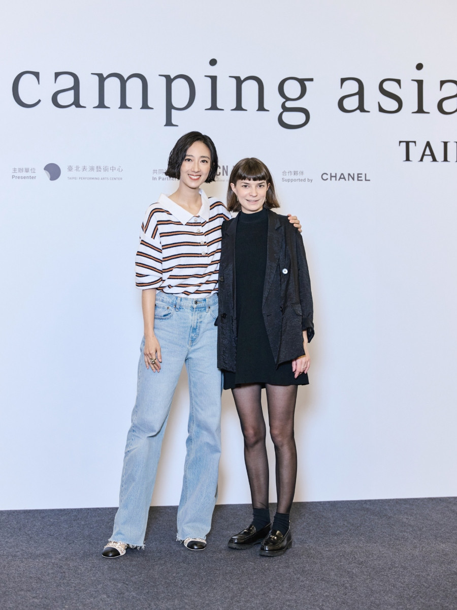 香奈兒品牌大使桂綸鎂與劇場導演Marie Schleef。（圖片提供：香奈兒）