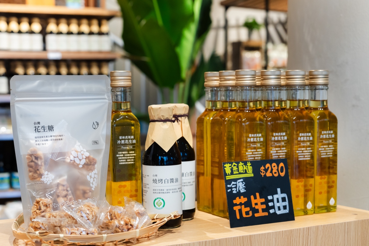 斗六門市開幕即進駐「良品市場」，將分享更多在地生產的食農商品外，也領先全台推出兩款新品：「釀造白醬油」與「燒烤白醬油」。（圖片提供：無印良品）