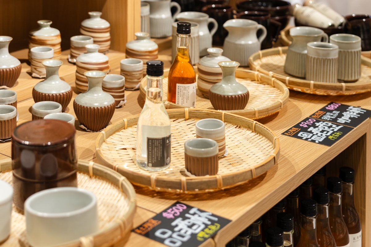 斗六門市的「良品市場」也特別與雲林崙背職人工作室合作，獨家販售各式陶瓷器皿。（圖片提供：無印良品）