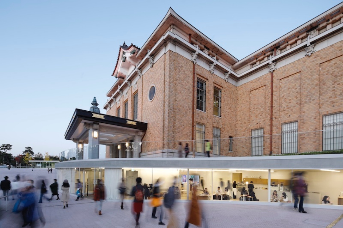 建築翻新改造後，入口改為地下1樓。（攝影：Koroda Takeru）