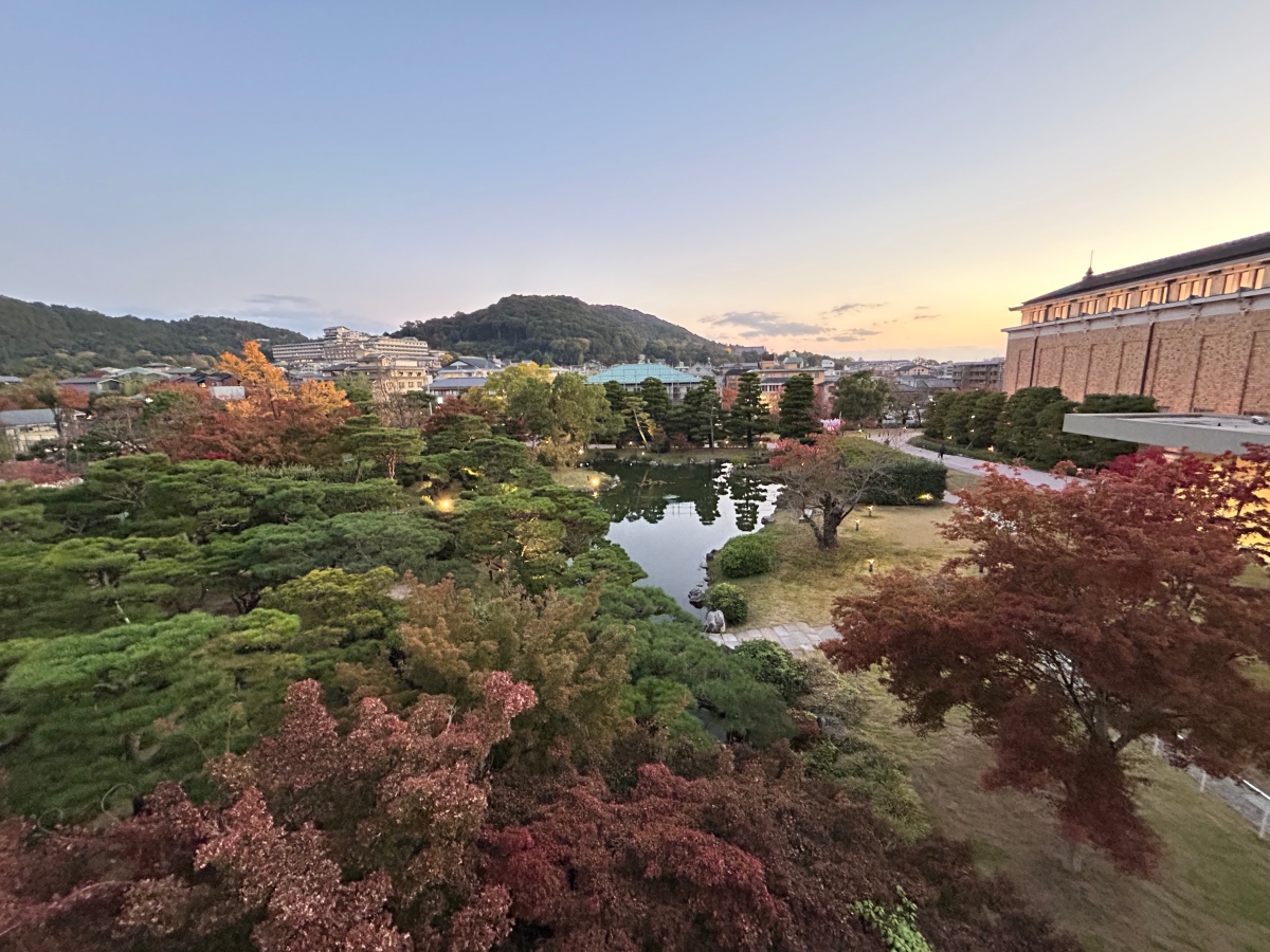 從露台眺望的秋天景緻。（攝影：張以潔）