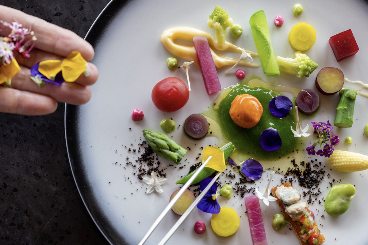 日本西武鐵道「餐廳列車」再升級！妹島和世設計鏡面車廂