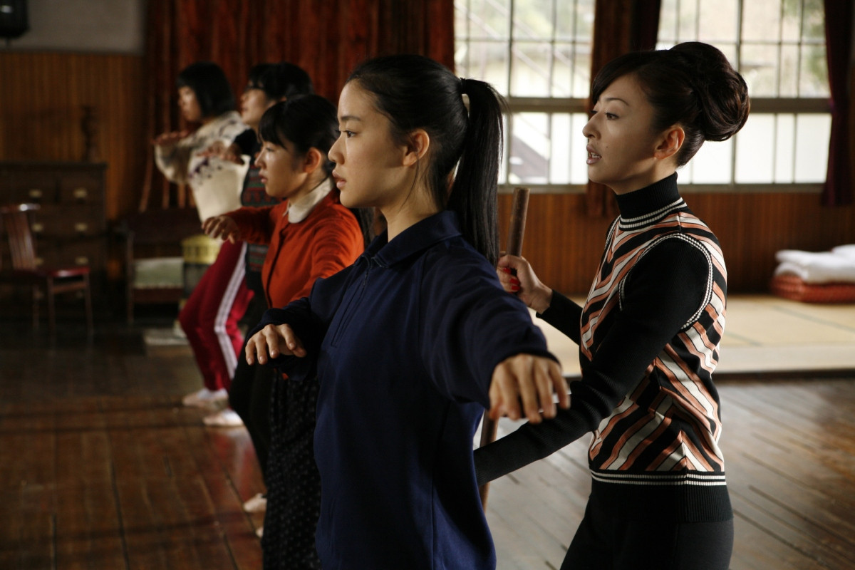 蒼井優飾演的谷川紀美子原受朋友拜託而陪對方去參加度假村舞者募集，後在學習過程中意識到改變困境的可能，並與其他女孩們攜手奮力一搏。（圖片提供：華映娛樂）