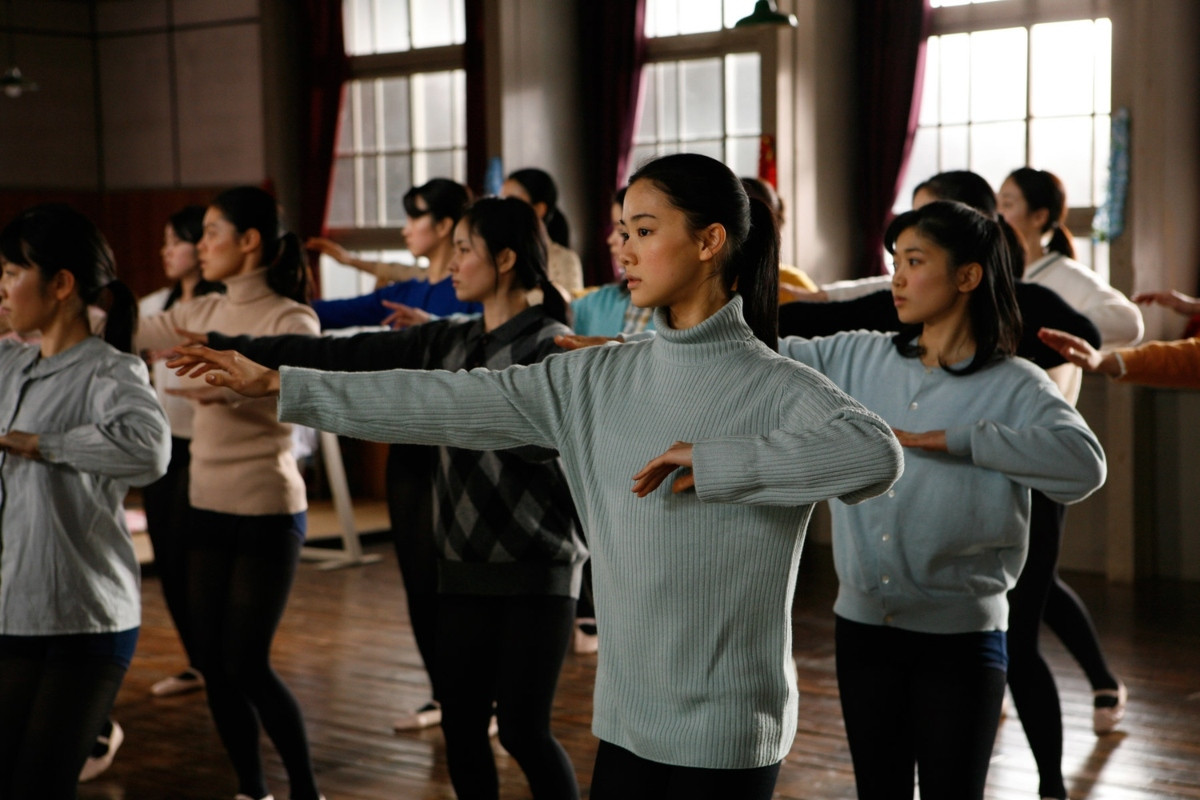 憶起《扶桑花女孩》從學舞到拍攝的過程，影視經驗豐富的蒼井優不諱言「累到想落跑」。（圖片提供：華映娛樂）