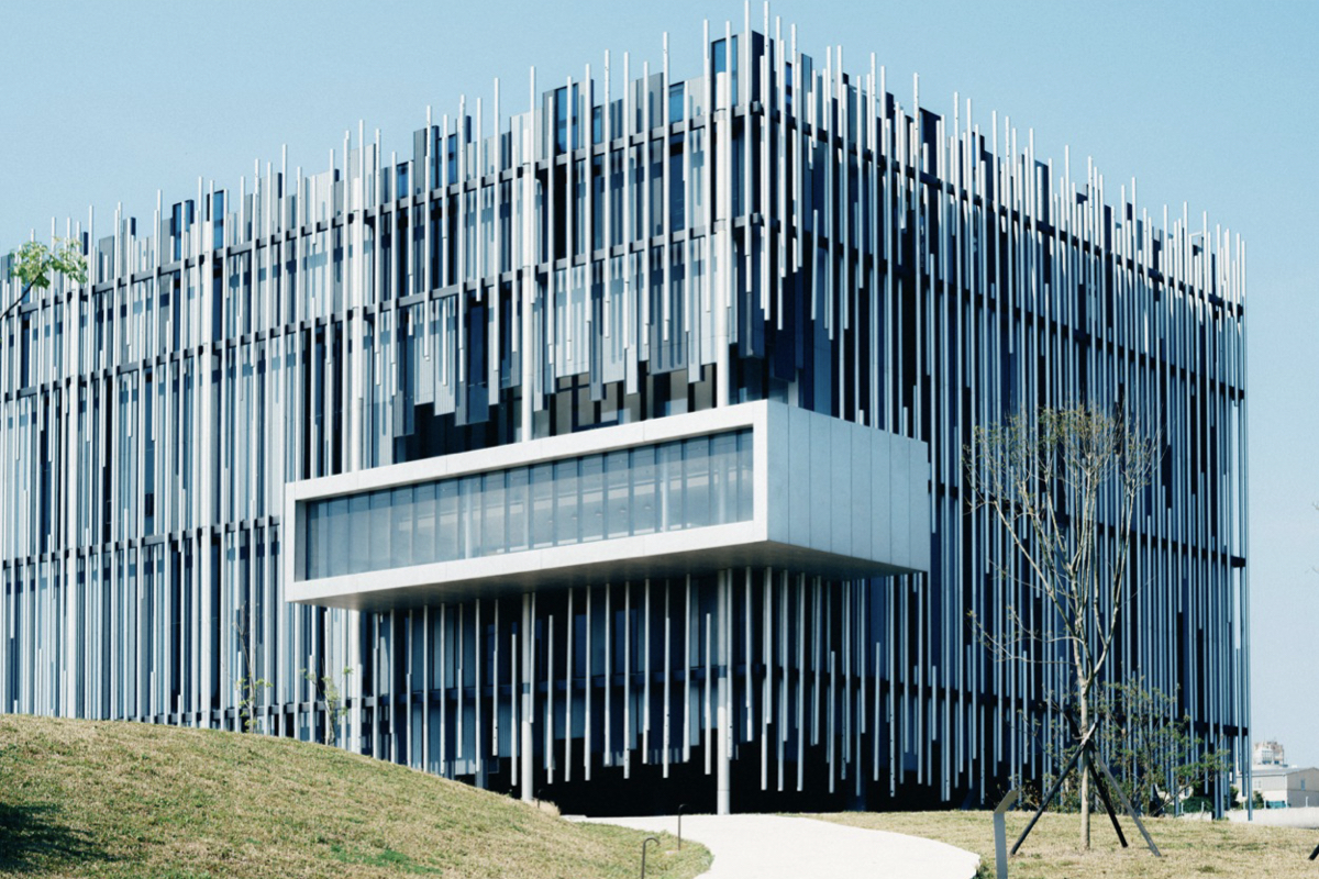 「2025台灣建築獎」首獎由新北市美術館奪得！看基隆塔、上海商銀總行等5件得獎作品設計亮點