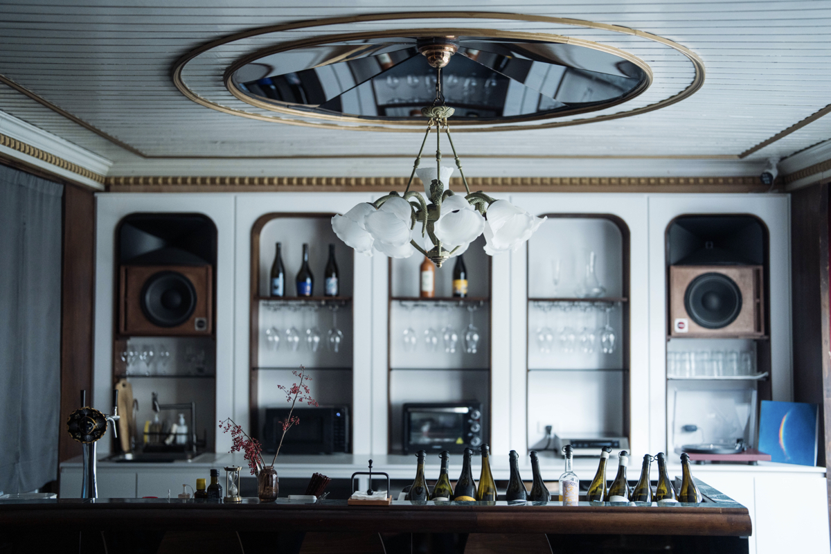 台北西門「Tik & Sip」老宅酒吧：置身復古歐風空間，品自然酒和台式創意料理