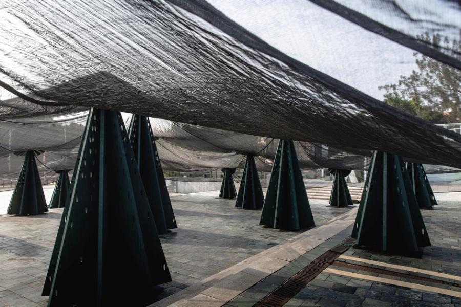 北美館2026年X-site計畫首獎《鏡・亭・山：相看兩不厭》！用懸浮鏡面裝置拉起廣場地表