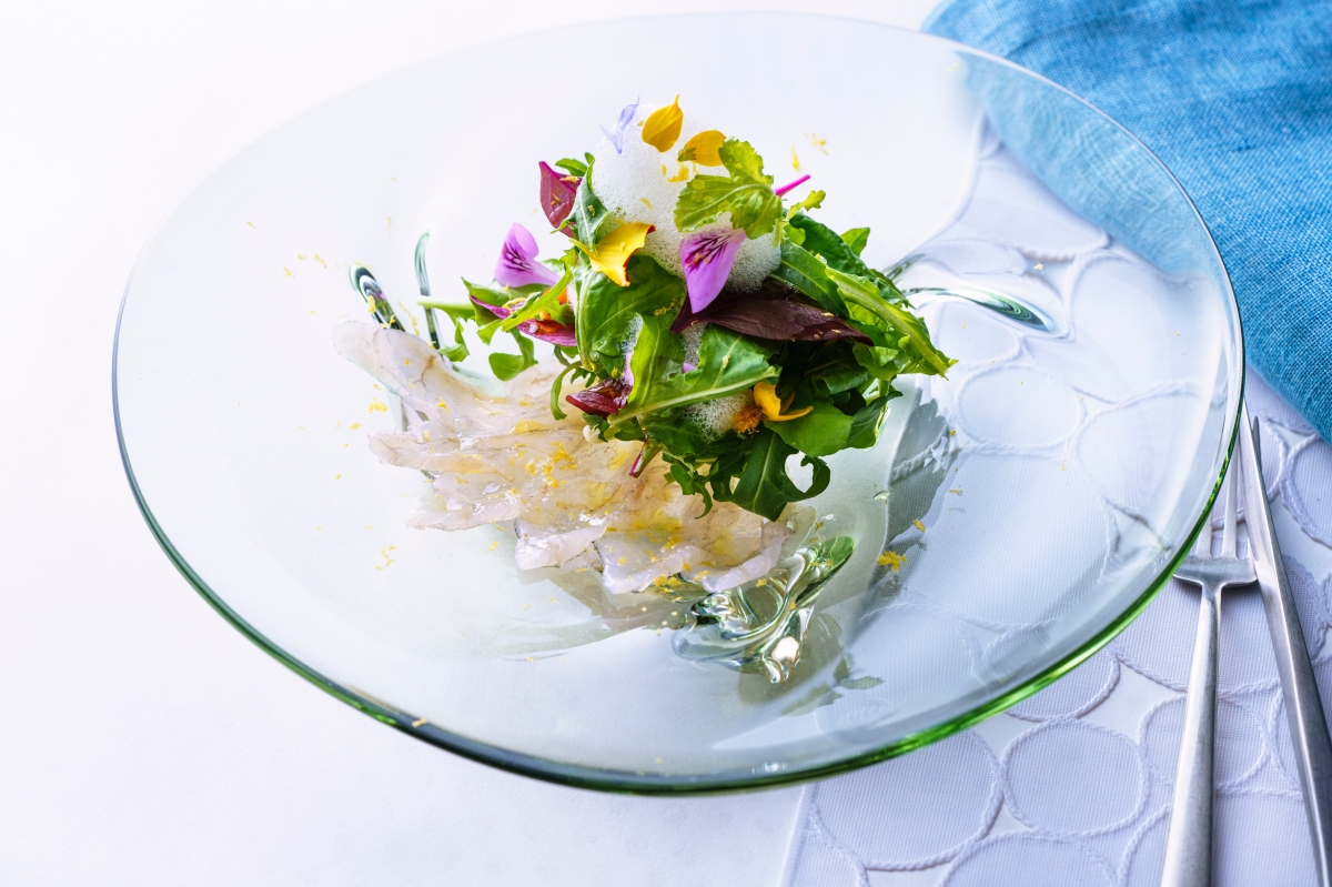 OTTO SETTE餐廳提供義式晚間套餐，透過多道料理展現不同厚度的河豚所帶來的獨特口感層次。（圖片提供：星野集團）