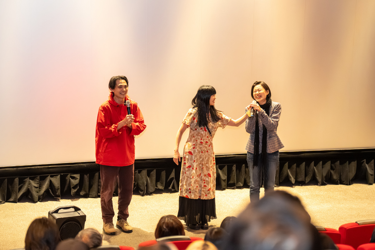 大象體操吉他手張凱翔（左）、貝斯手張凱婷（中）、紀錄片導演Alulu（右）出席紀錄片映後活動。（圖片提供：合作藝文）