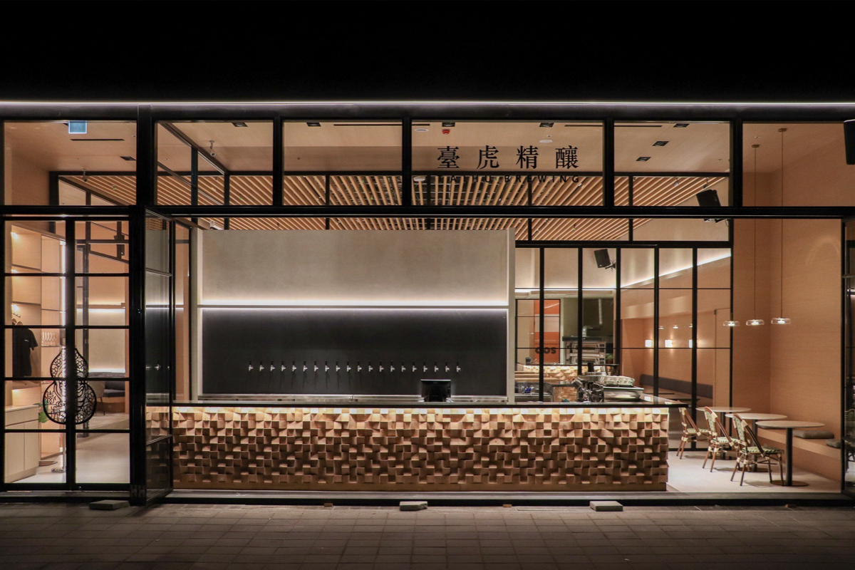 「臺虎臺南」全日餐酒館開幕！早咖夜酒 X 木質調溫潤空間，5道台南限定餐酒推薦