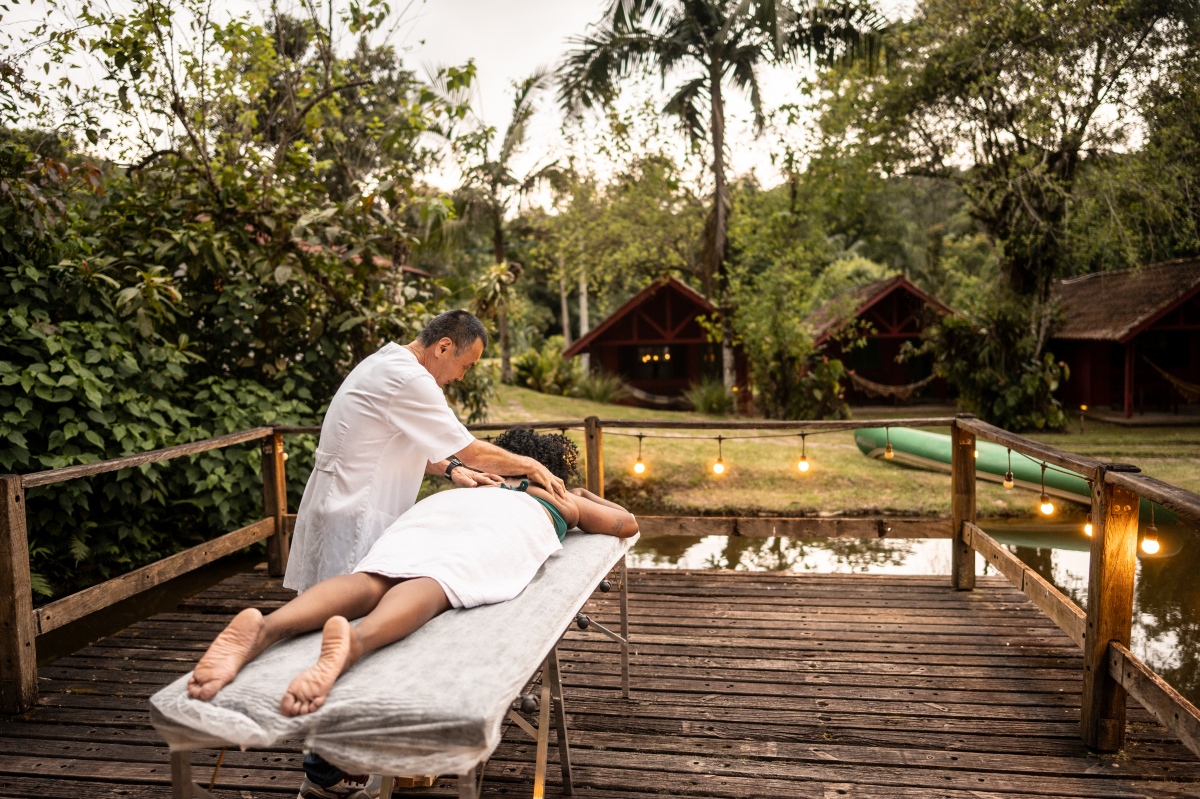 75%的全球旅人（台灣87%）期望入住配備生理節律燈光與音效的睡眠優化客房，希望透過改善休息品質促進皮膚修復與再生。（圖片提供：Booking.com）