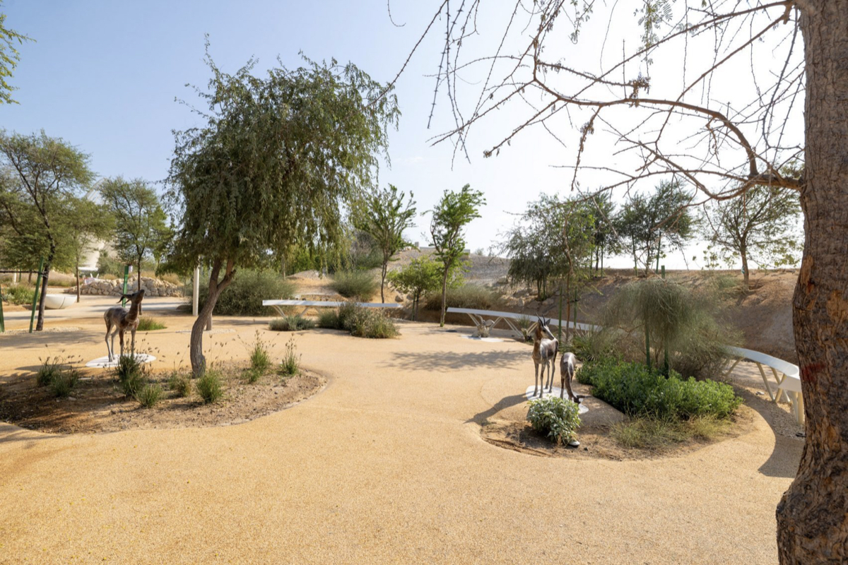 阿布達比「扎耶德國家博物館」建築設計！Foster + Partners以鋼構巨塔構築鷹翼形象