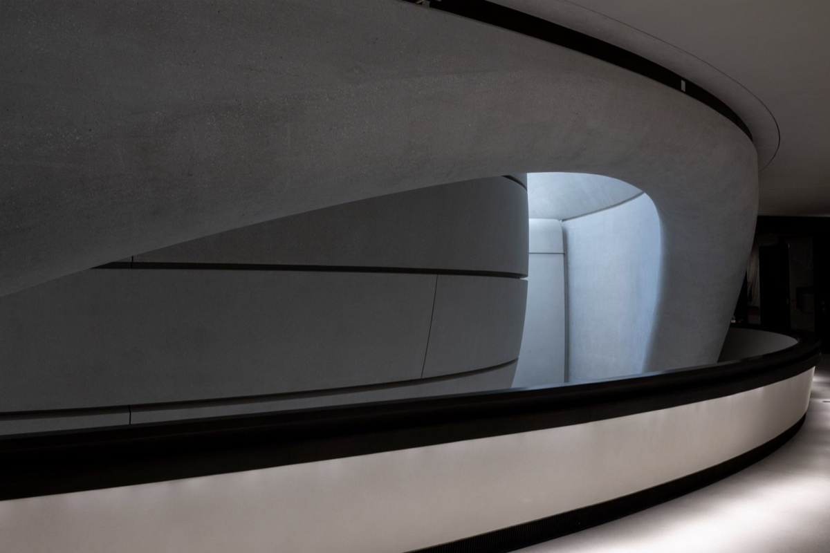 阿布達比「扎耶德國家博物館」建築設計！Foster + Partners以鋼構巨塔構築鷹翼形象