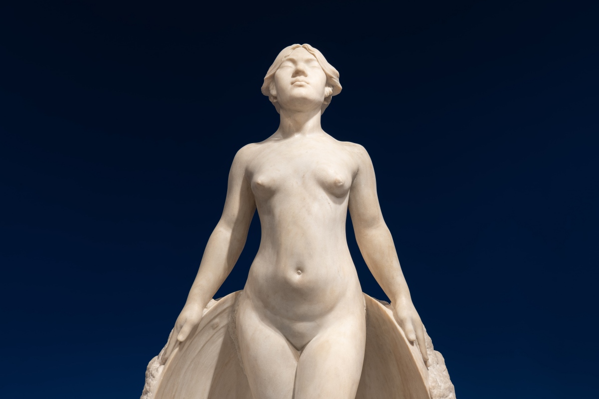 黃土水 〈甘露水〉 1919年 大理石 172 x 80 x 38 cm（圖片提供：國美館）