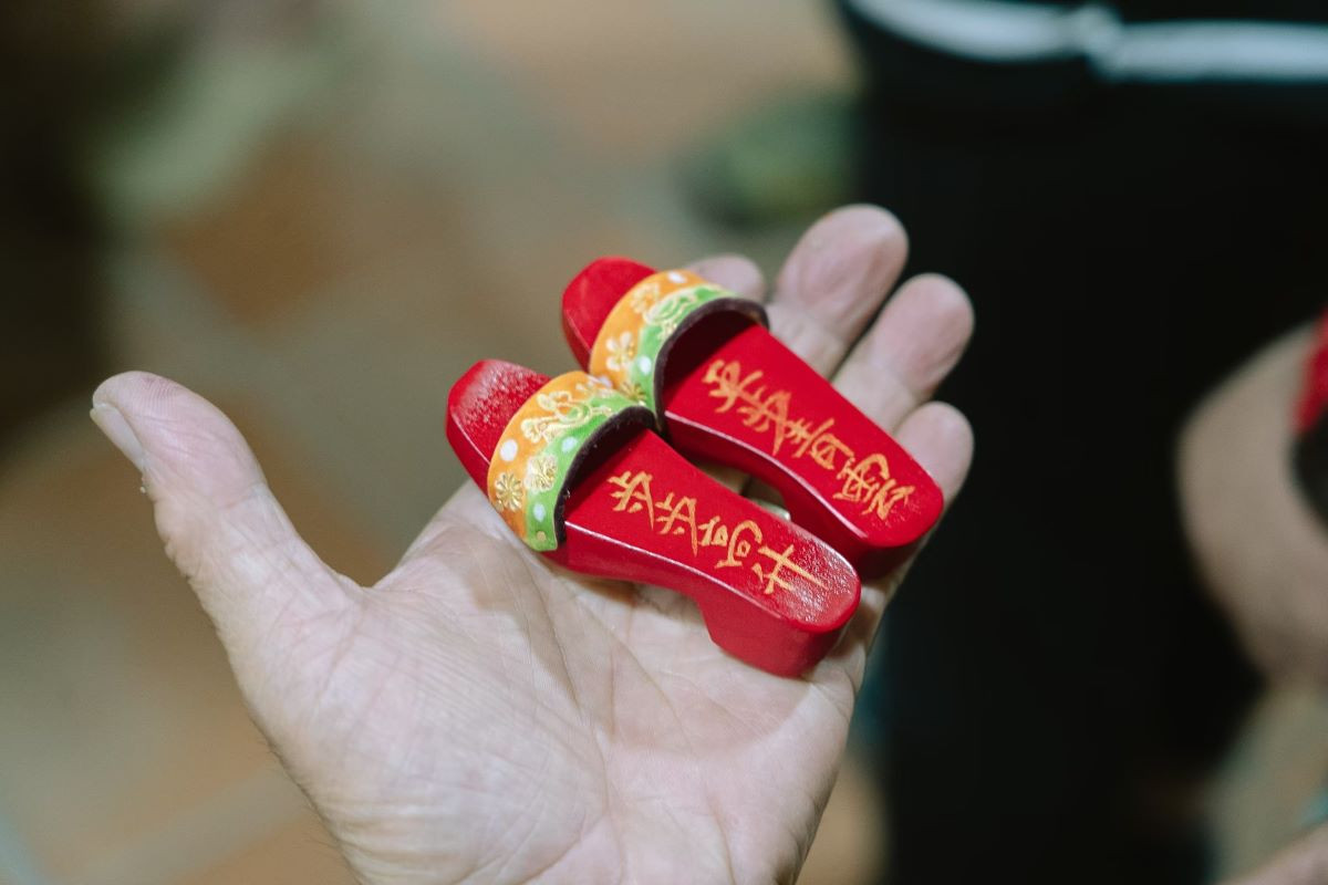 手心大小的小木屐鑰匙圈。（圖片提供：白米木屐館）