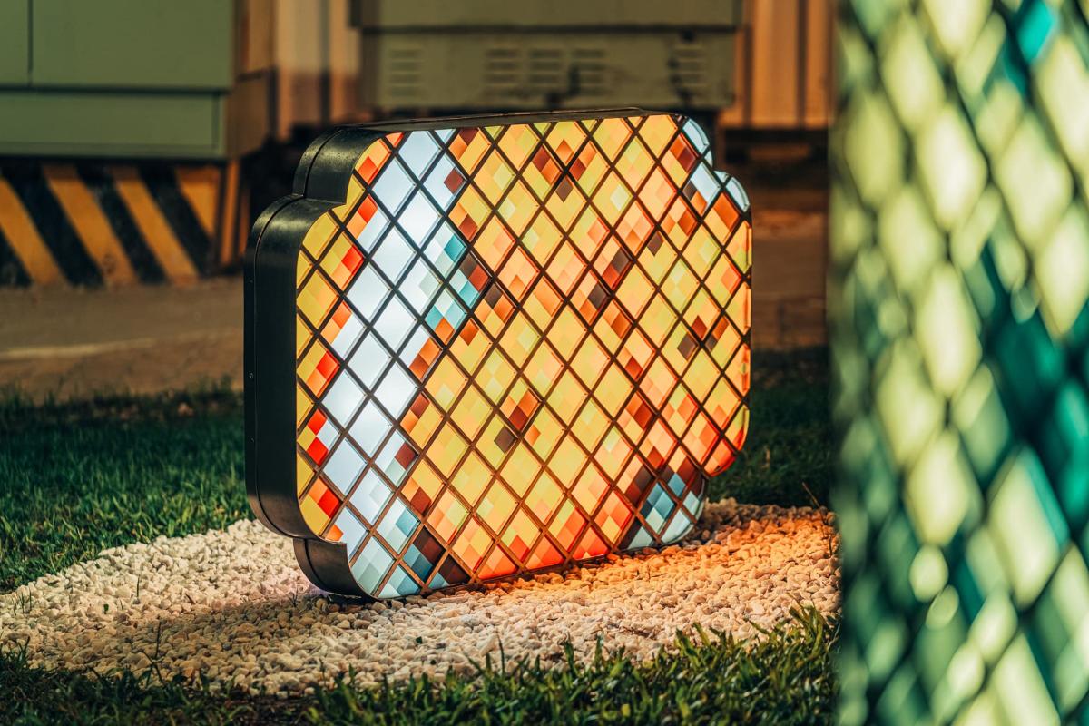 陳肇彤《窗形像素》。（圖片提供：草字頭）