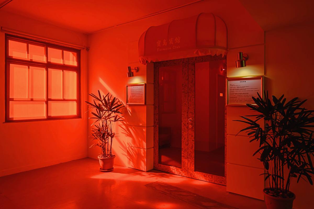 吳瑪悧《寶島賓館》，1998年。（攝影：ANPIS FOTO 王世邦；圖片提供：長椅小姐）