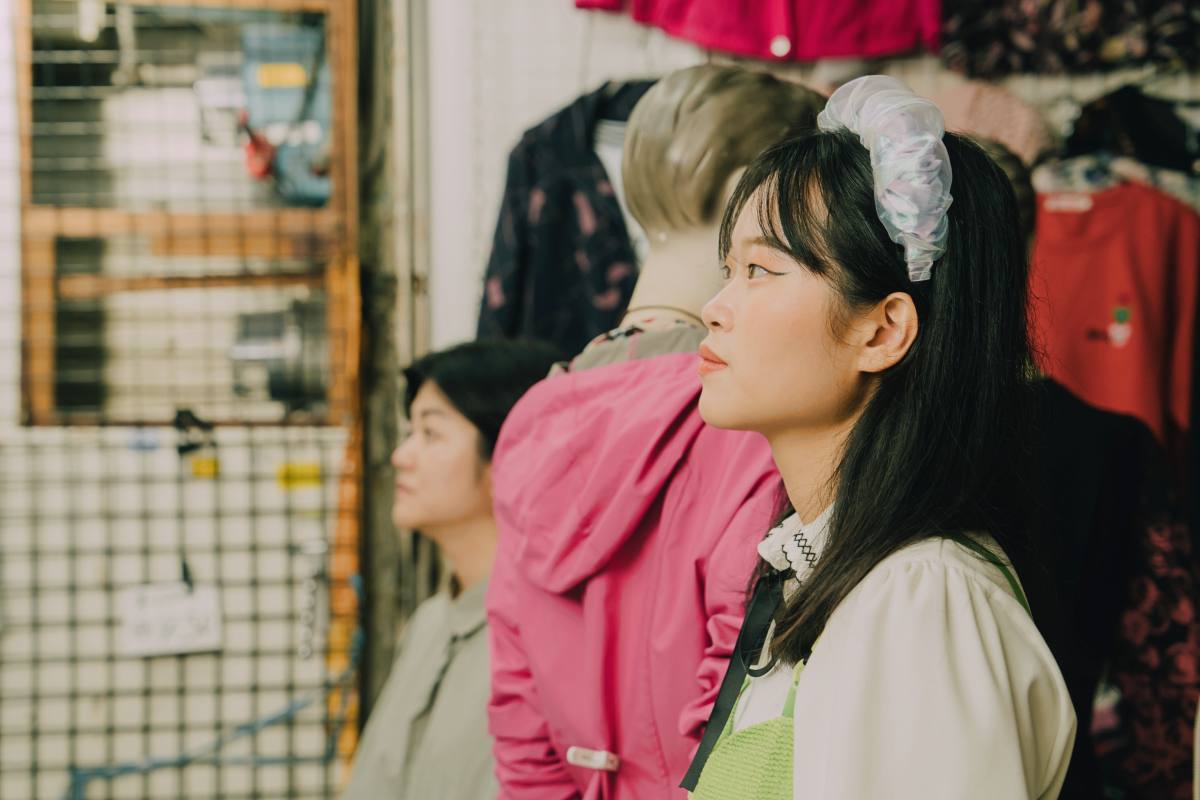 楊舒雅與長椅小姐。（攝影：劉璧慈）