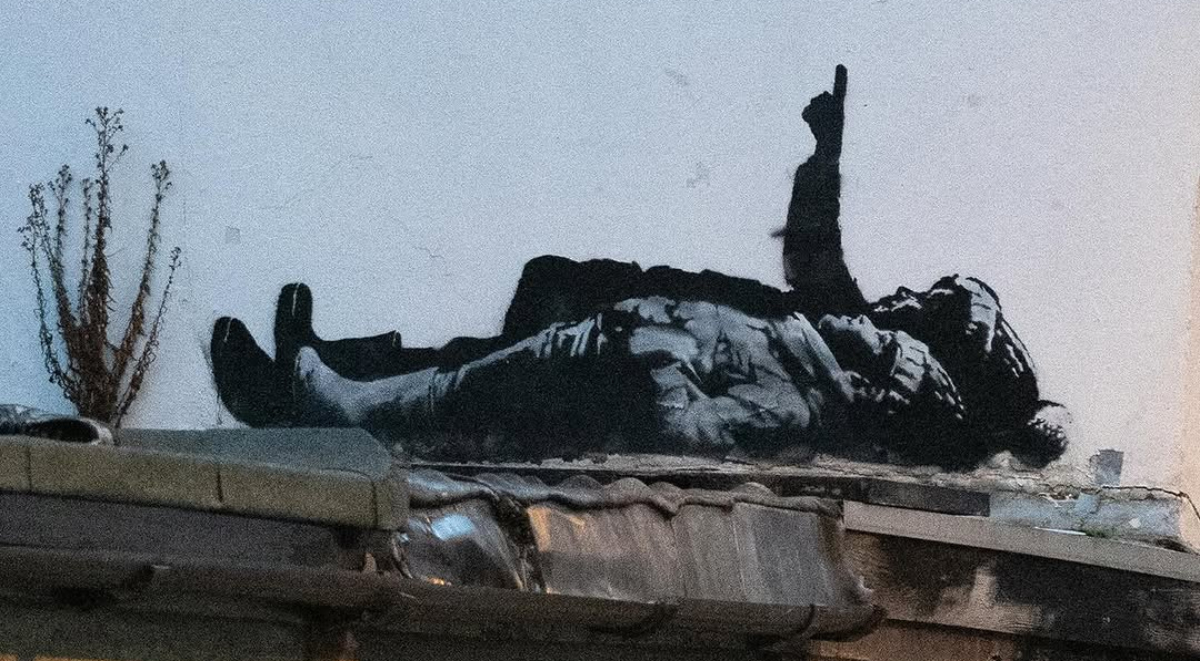 Banksy倫敦新塗鴉「仰望星空的孩子」為無家者發聲！回顧班克斯作品中的社會關懷