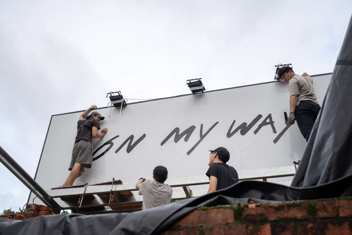 謝其軒《On My Way》，2025，水、合成木、鐵、影像、馬達，尺寸依場地而定。（圖片提供：謝其軒）