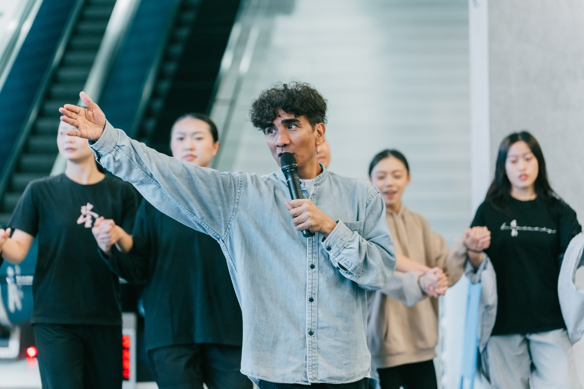 布拉瑞揚坦言教學遠比創作還要更難，因為創作有時是與人共同尋找的過程，可教學是自己要長出內容，進而讓對方有所獲得、認同甚或喜歡。（圖片提供：臺北表演藝術中心／攝影：君岳）