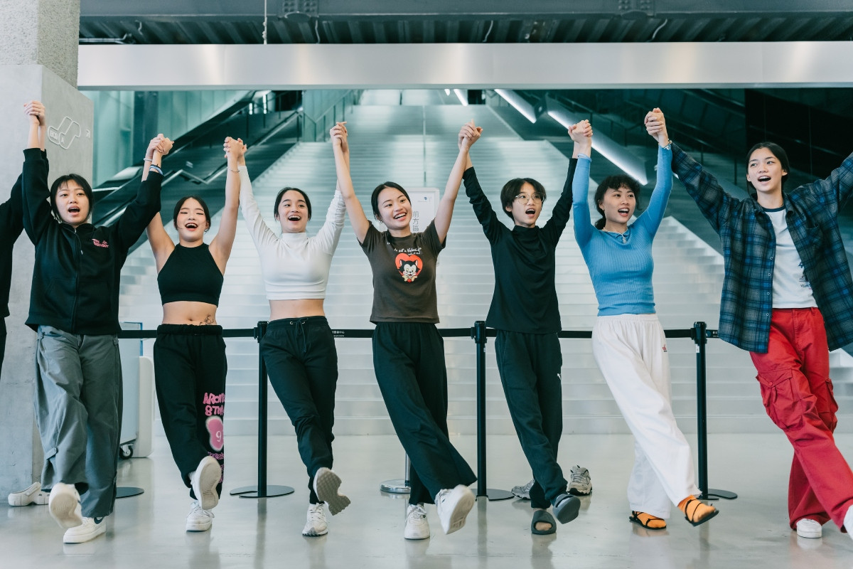 舞團過往的作品，布拉瑞揚始終鼓勵原住民孩子去創造自己、去展現更好的自信，不要經歷像他一樣「畏畏縮縮，覺得當原住民很丟臉」的扭曲心態。（圖片提供：臺北表演藝術中心／攝影：君岳）