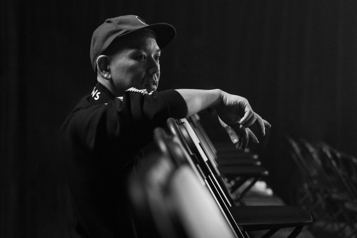 真利子哲也第一次嘗試用母語創作、再翻譯成外語拍攝，他直言「很具挑戰性，但也滿有意義的。」（圖片提供：甲上娛樂）