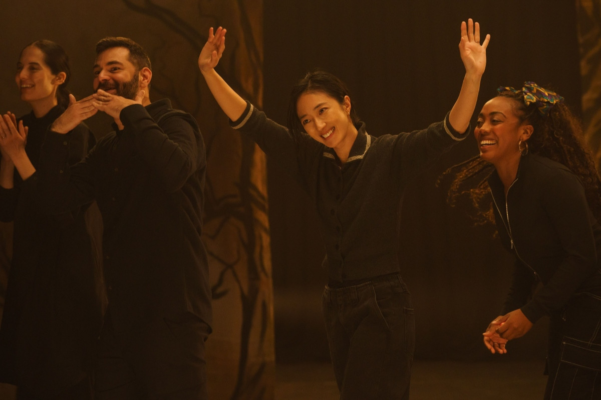 台上台下相隔無形的第四面牆，賢治和珍之間終於沒有爭吵，達成微妙的溝通。（圖片提供：甲上娛樂）