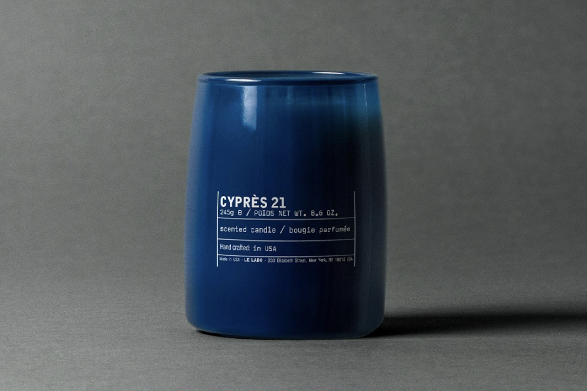 Le Labo遇上日本古老藍染工藝！「絲柏21」蠟燭換上限量版靛藍包裝，2026限定黑色水泥蠟燭同步登場