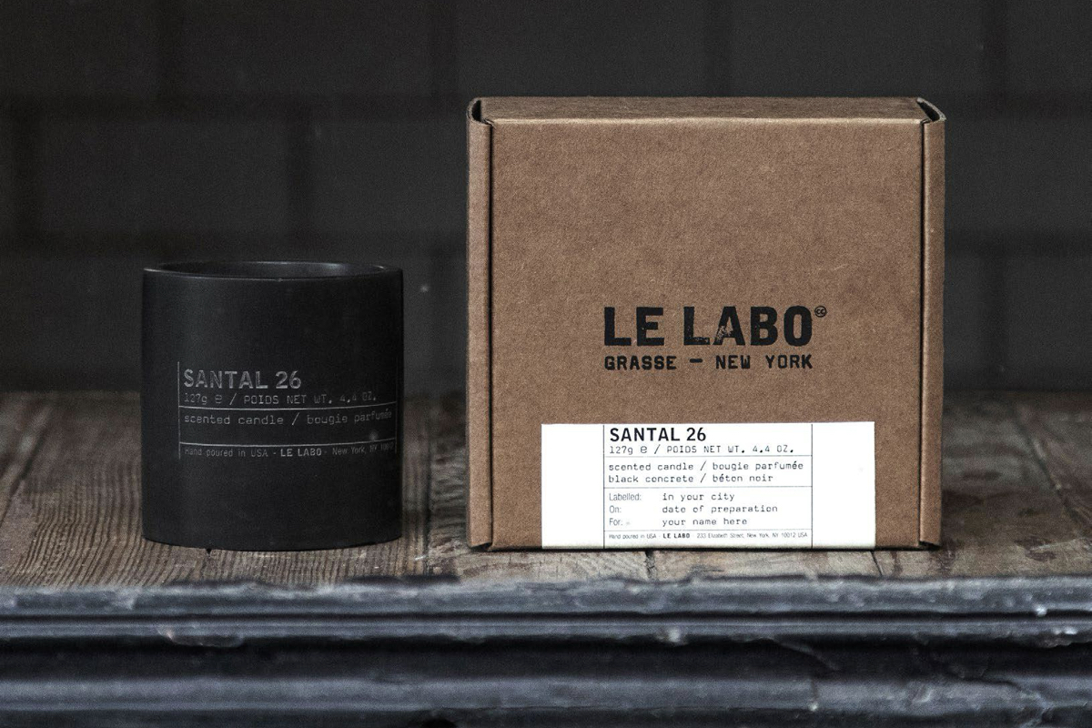 Le Labo遇上日本古老藍染工藝！「絲柏21」蠟燭換上限量版靛藍包裝，2026限定黑色水泥蠟燭同步登場