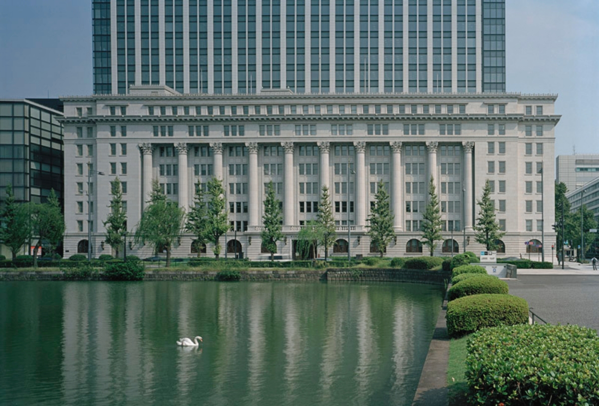 自皇居護城河一側望向明治生命館。（圖片提供：Koji Fujii/TOREAL）