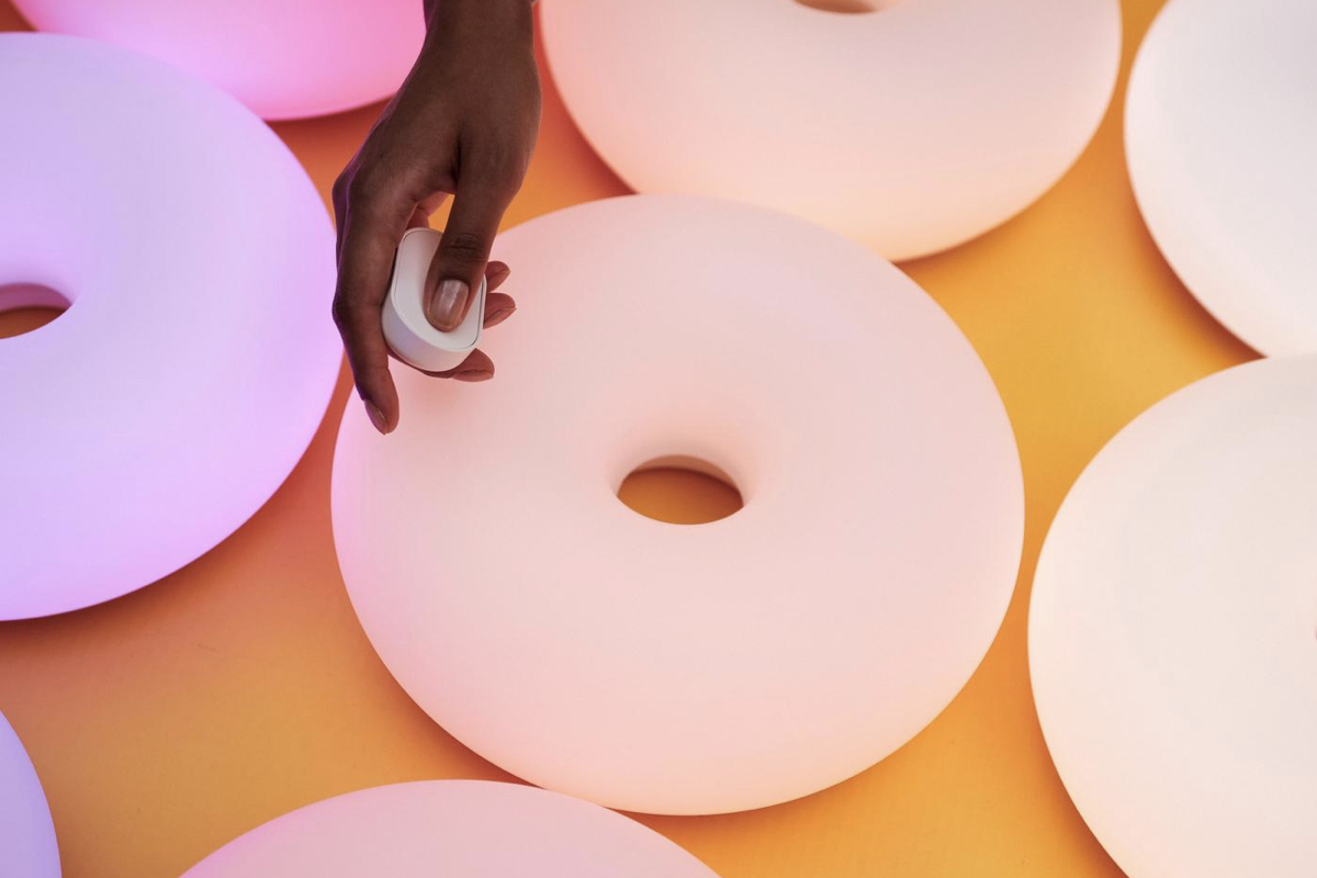 IKEA「甜甜圈燈VARMBLIXT」新版4月開賣！變色設計X霧面燈罩呈現光之調色盤