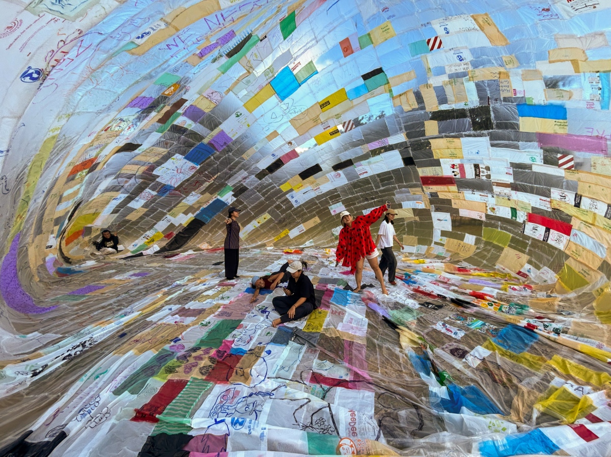 〈空氣太陽博物館〉在泰國雙年展，泰國清萊，2023年。攝影：Joaquín Ezcurra。圖片由Aerocene基金會以 CC BY-SA 4.0 授權提供。