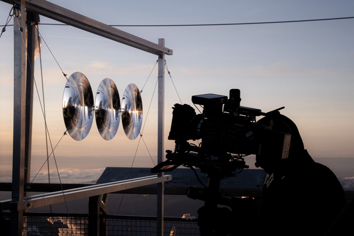 開燈請點火！巴黎創意新銳Douze Degrés推出「Flare」燈飾，燭光與透鏡交織的唯美燈具