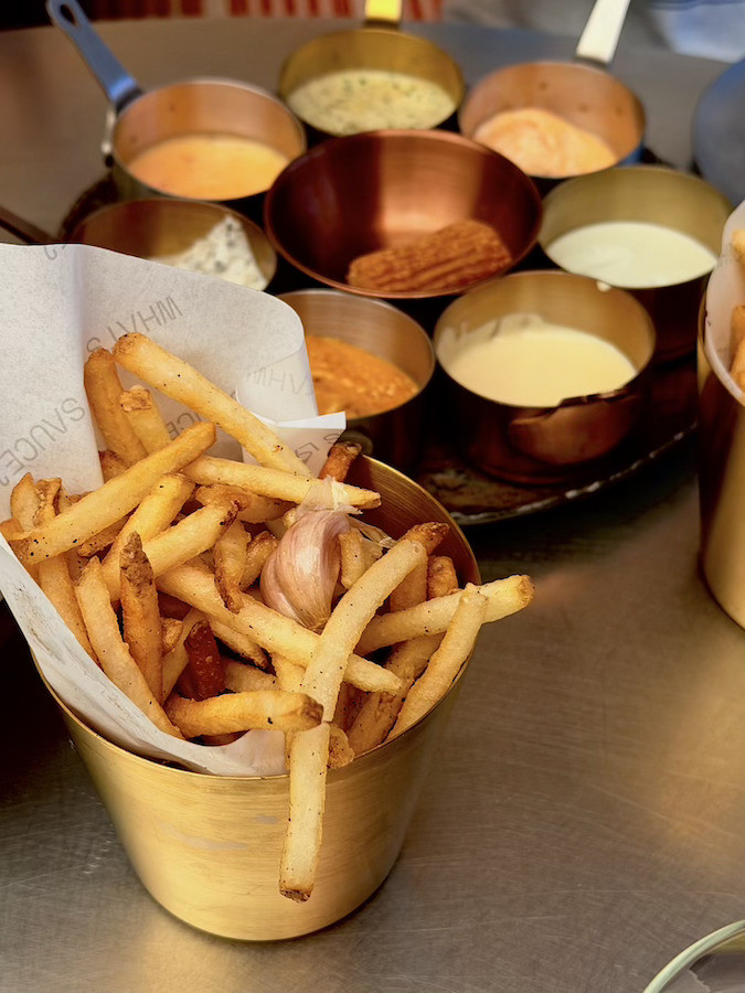 台北餐酒館「WHAT’S LA SAUCE」以醬料為主角！11款獨家沾醬構築台、美混血餐桌