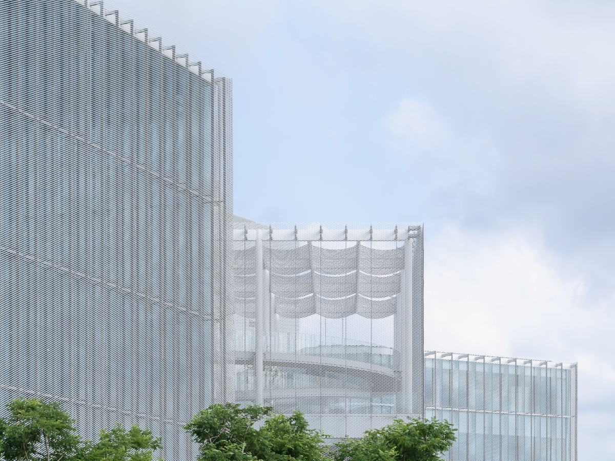 綠美圖外觀帷幕 。（攝影：YHLAA李易暹攝影；圖片來源：臺中綠美圖）