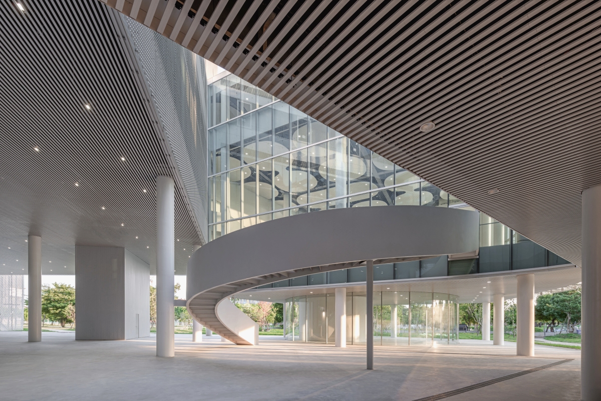 綠美圖遮蔭廣場。（攝影：YHLAA李易暹攝影；圖片來源：臺中綠美圖）