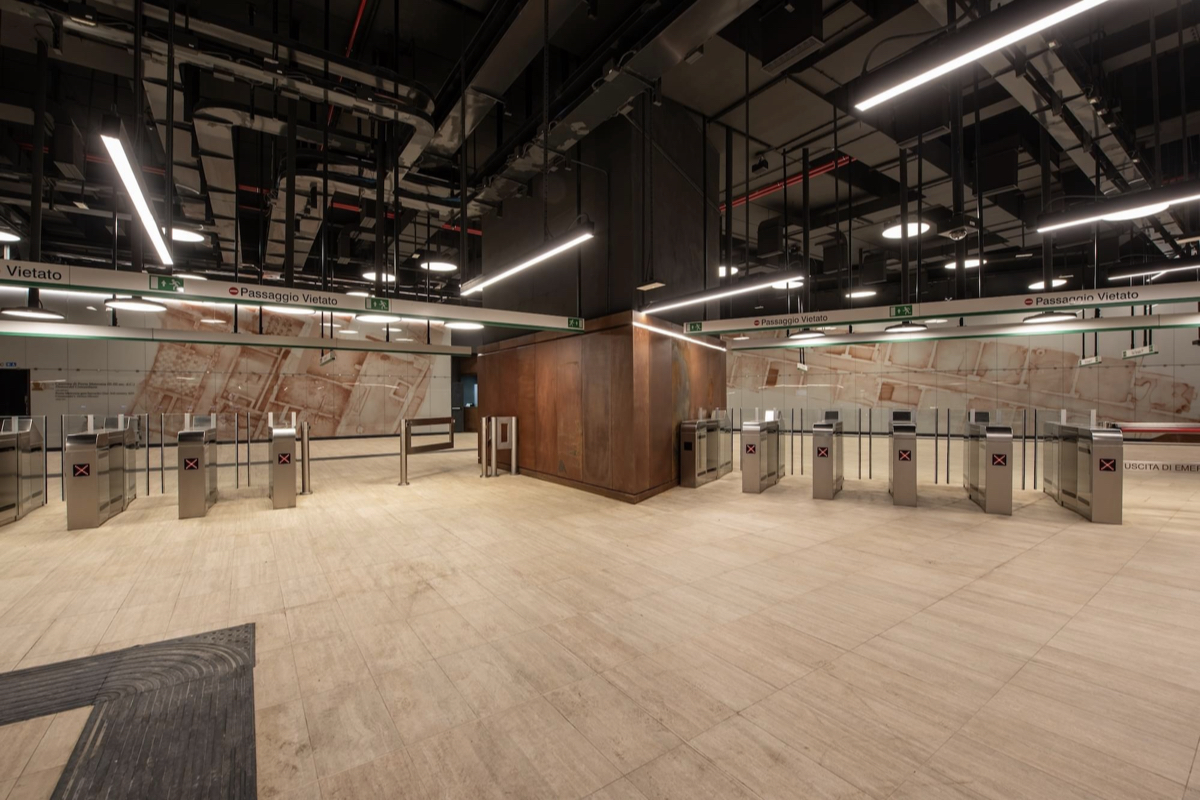 羅馬地鐵「競技場站」啟用！車站即是歷史博物館，搭車就能看古文明遺跡