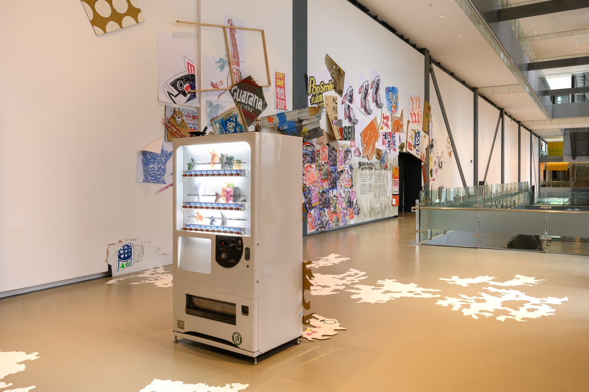 邱子晏（CIOU Zih-yan）,〈販賣機〉（Vending Machine），2026。（圖片提供：新北市美術館，攝影：王世邦）