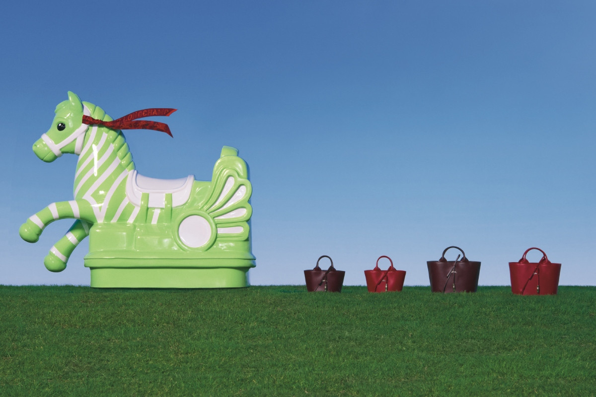 限量發售的Le Roseau包袋，共推出兩款色選和兩種尺寸。（圖片提供：Longchamp／攝影：Leslie Zhang）