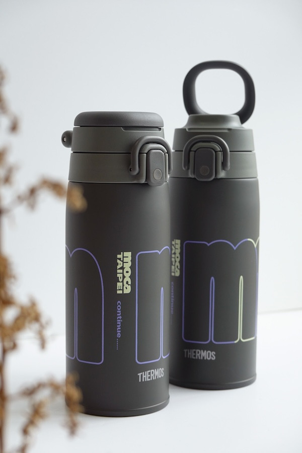 台北當代藝術館25週年紀念周邊！托特包、保溫瓶融入建築圓拱元素與撞色設計