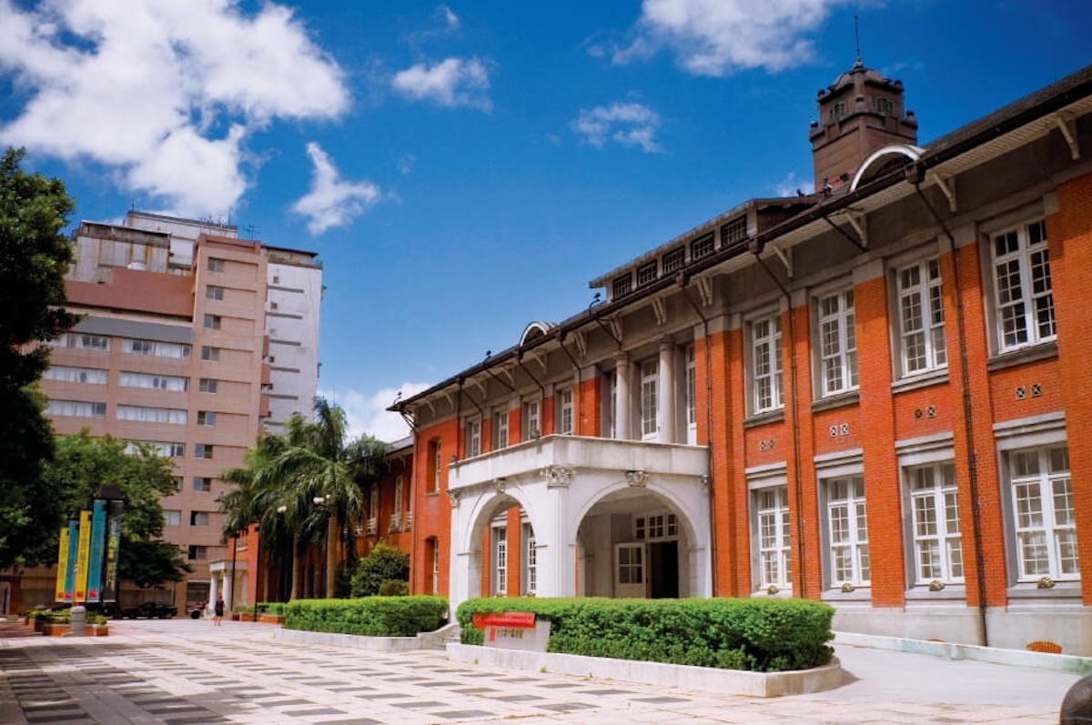 台北當代藝術館25週年紀念周邊！托特包、保溫瓶融入建築圓拱元素與撞色設計