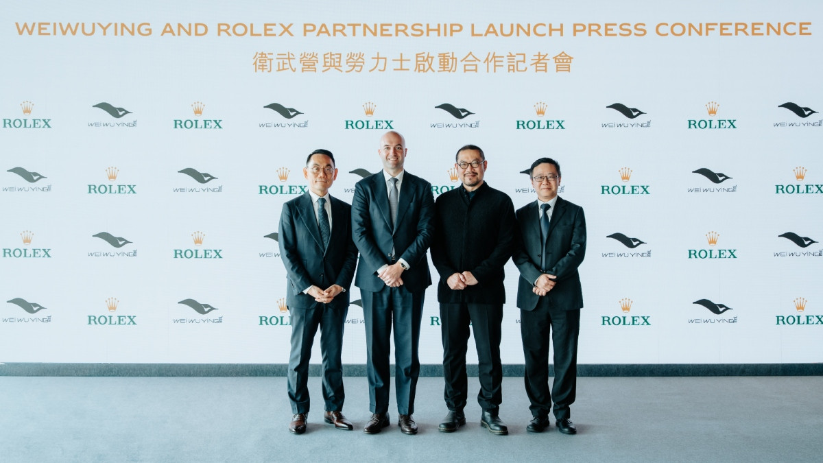勞力士啟動與衛武營的合作關係，成為其專屬鐘錶合作夥伴；左起勞力士台灣分公司總經理林人和、勞力士大中華區行政總裁馬思明（Maxim Lamarre）、衛武營藝術總監簡文彬、衛武營營運副總監黃國威。（圖片提供：勞力士／攝影：Carlo Borlenghi）