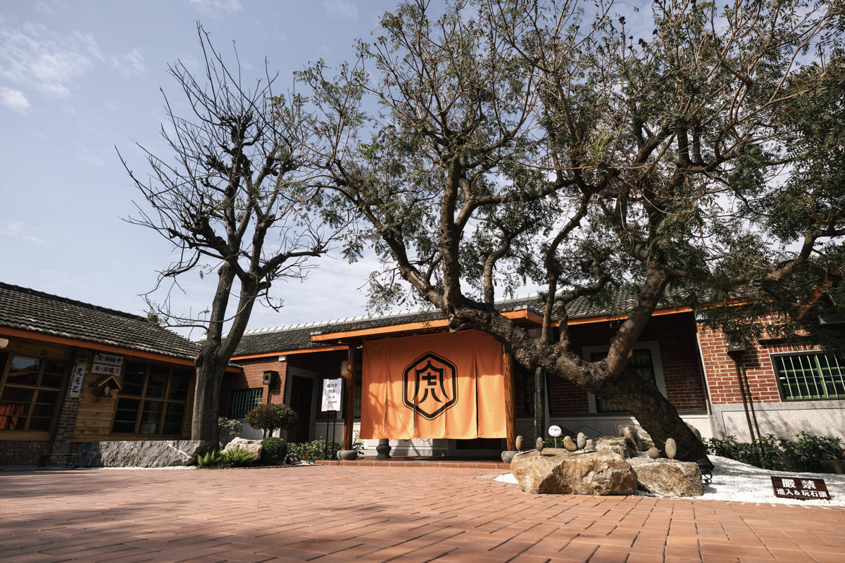 雲林虎尾「虎珍堂森之院」老三合院內的美感伴手禮店！在綠意老屋中品地瓜糕點